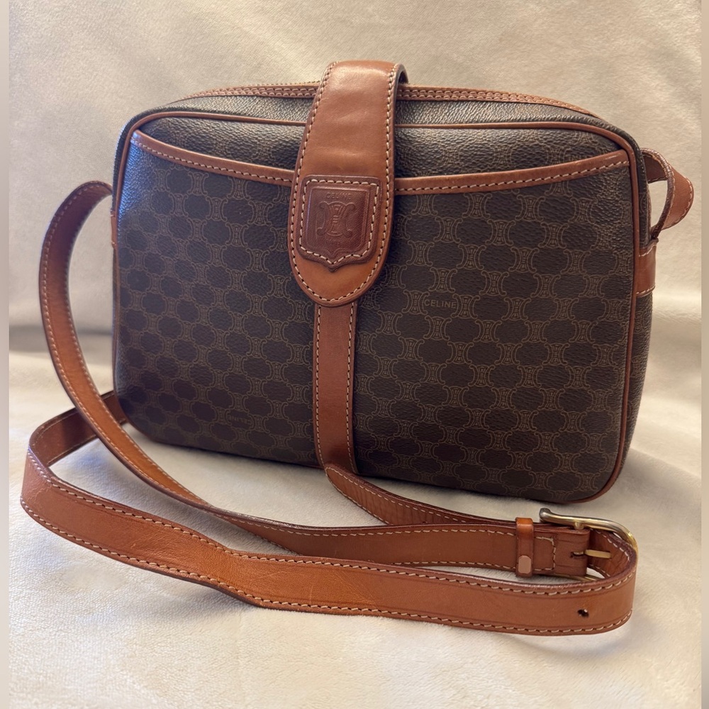 CELINE Macadam Monogram Crossbody / Camera Bag \ Messenger bag in EUC